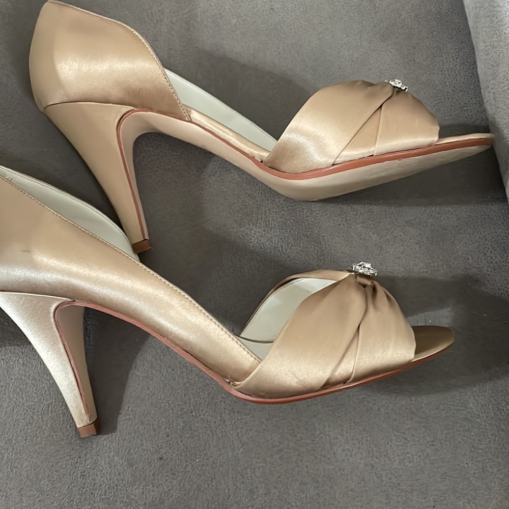 Size 8.5 beautiful - Picture 3 of 7